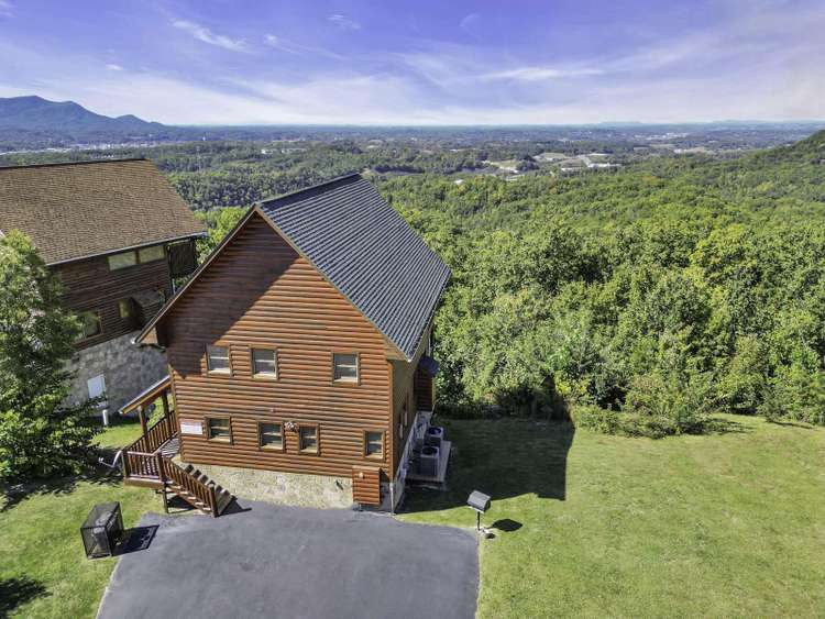 Tree Top Haven – Starr Crest Resort Preview 0