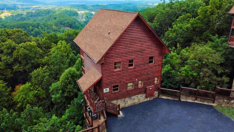 Mountain Dreams – Starr Crest Resort Preview 0