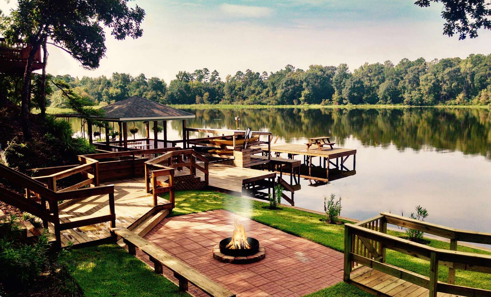 Pats Place: looking at the fire pit to the kayak house, covered seating area , fish cleaning station and on into the picturesque cove.