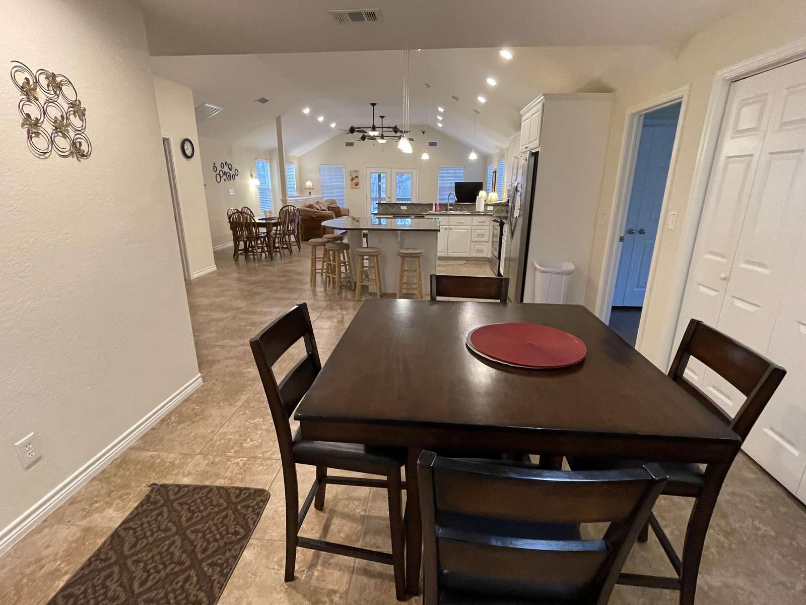 This picture is taken from the front door area. It shows the open and roomy interior quite well.