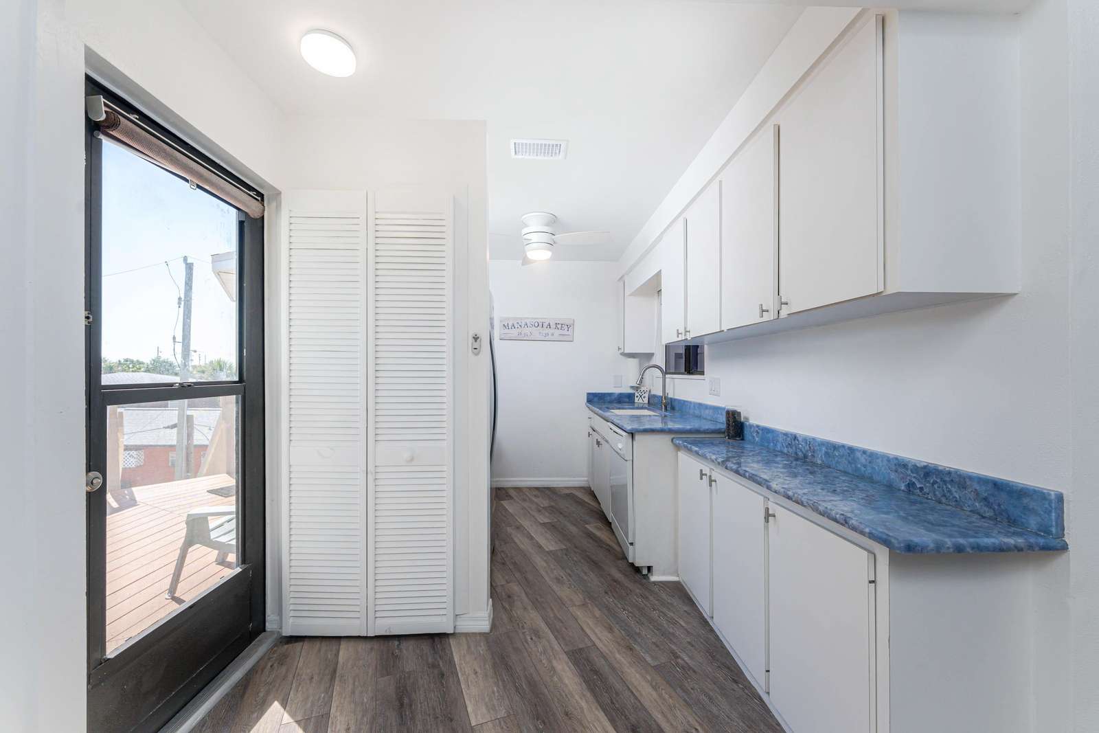 Entrance &amp; Kitchen