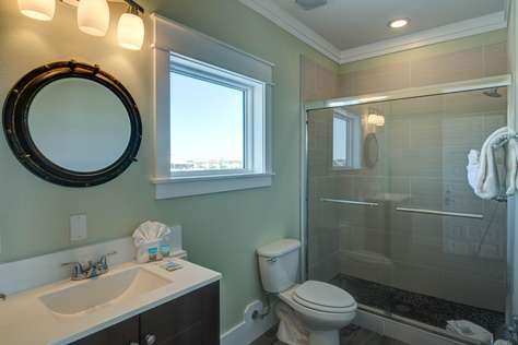 3rd Floor Full Bath