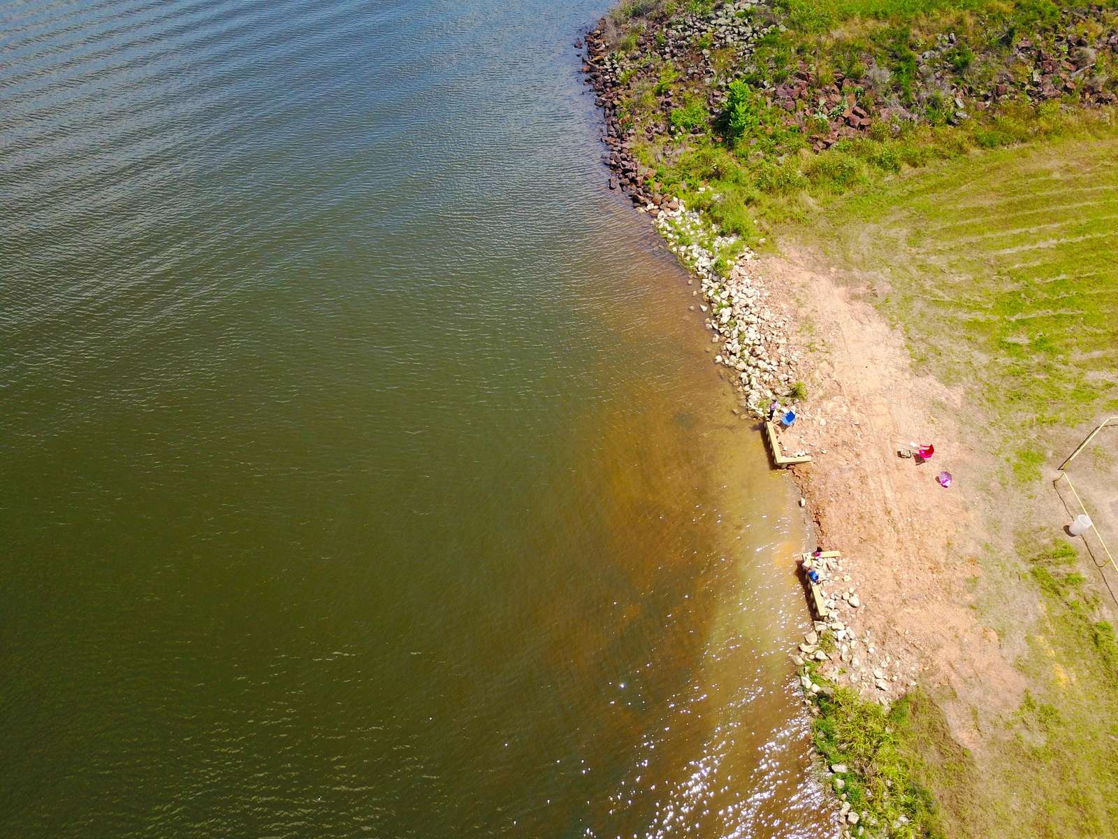 An area at the dam where people fish.