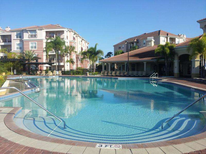 Another view of Vista Cay pool