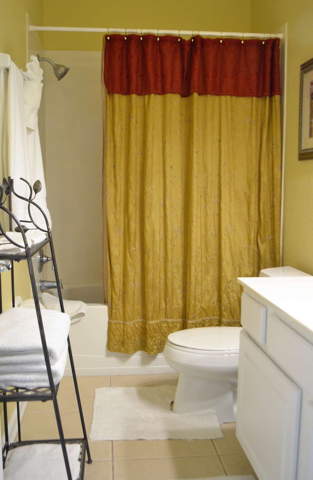 Third bathroom with shower/tub combination