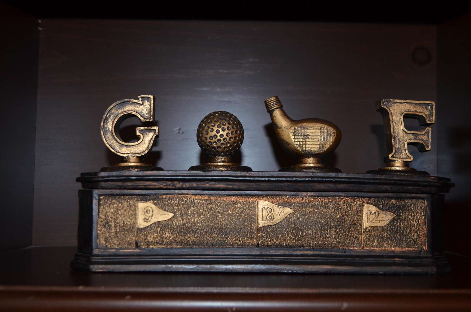 Tastefully decorated with Golf motif