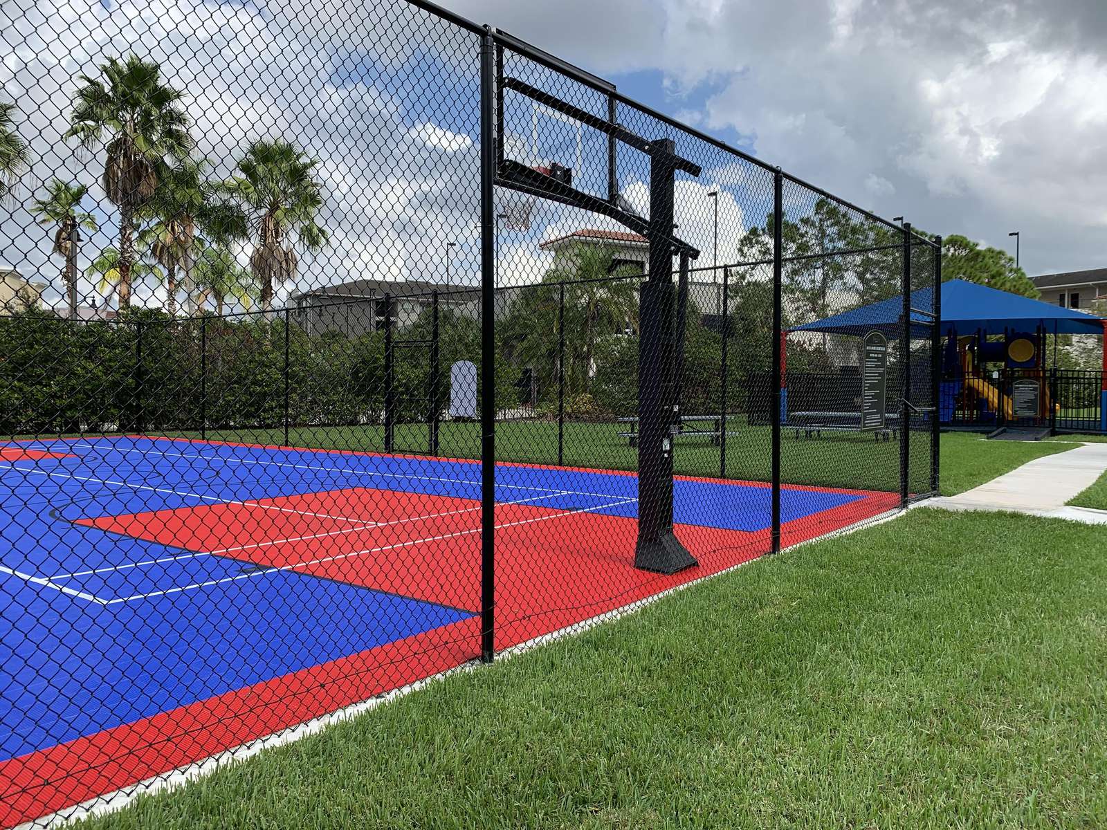 Vista Cay sports court