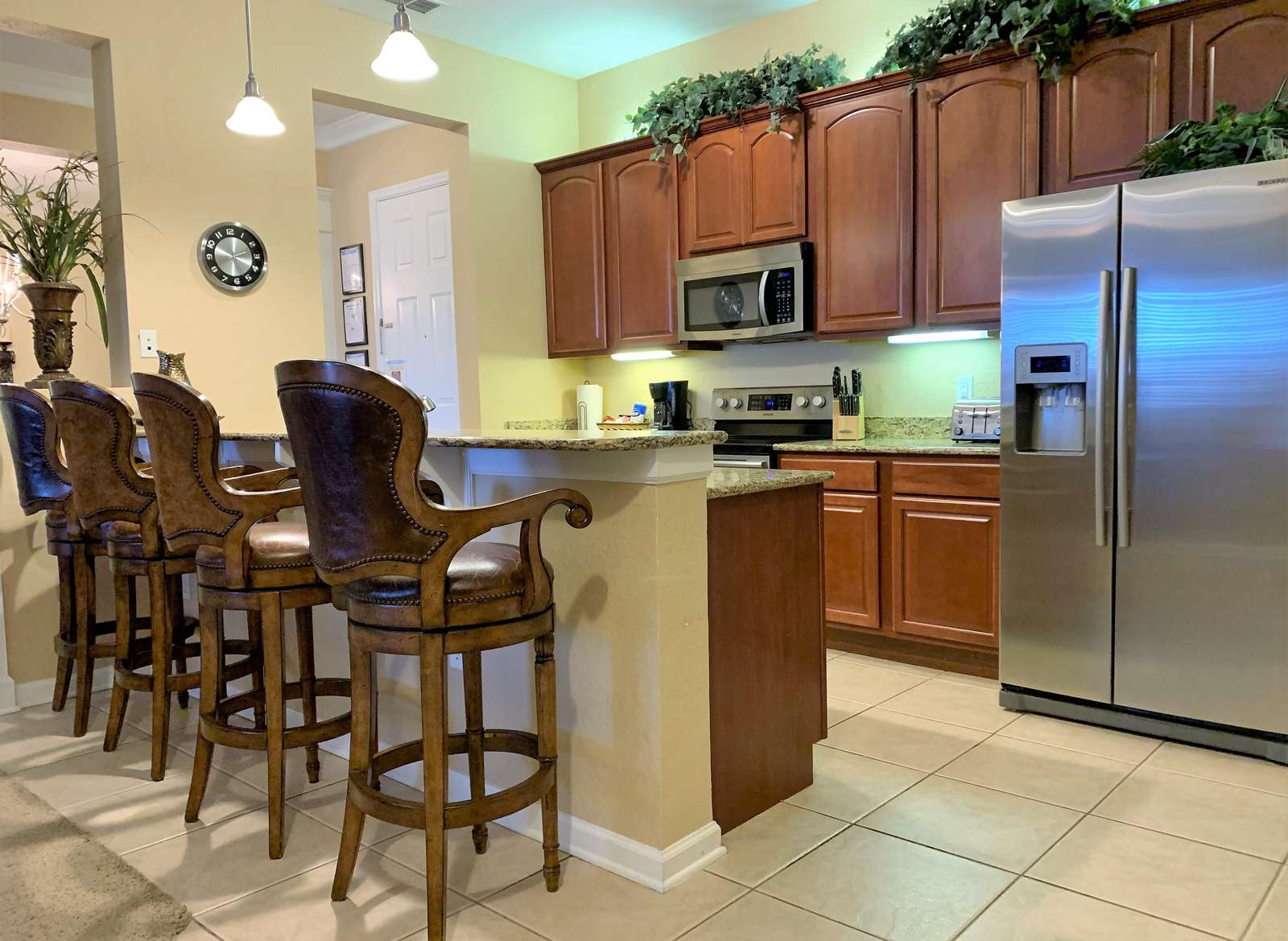 Fully equipped gourmet kitchen