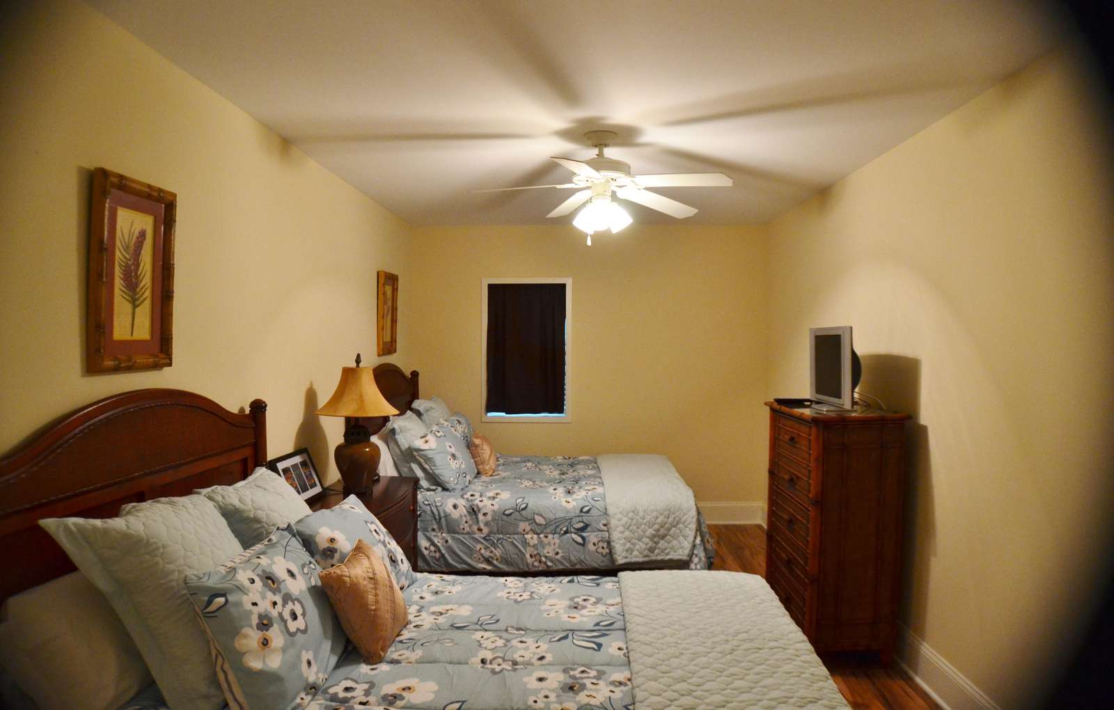 Guest bedroom, 2 queen beds