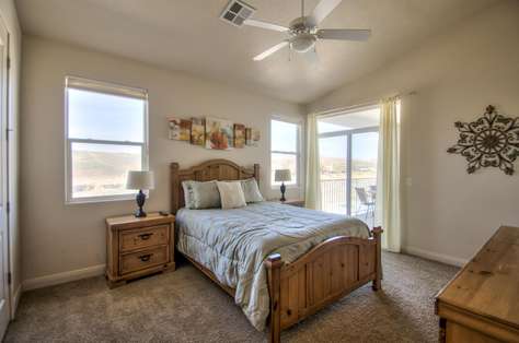 Master Bedroom - Queen