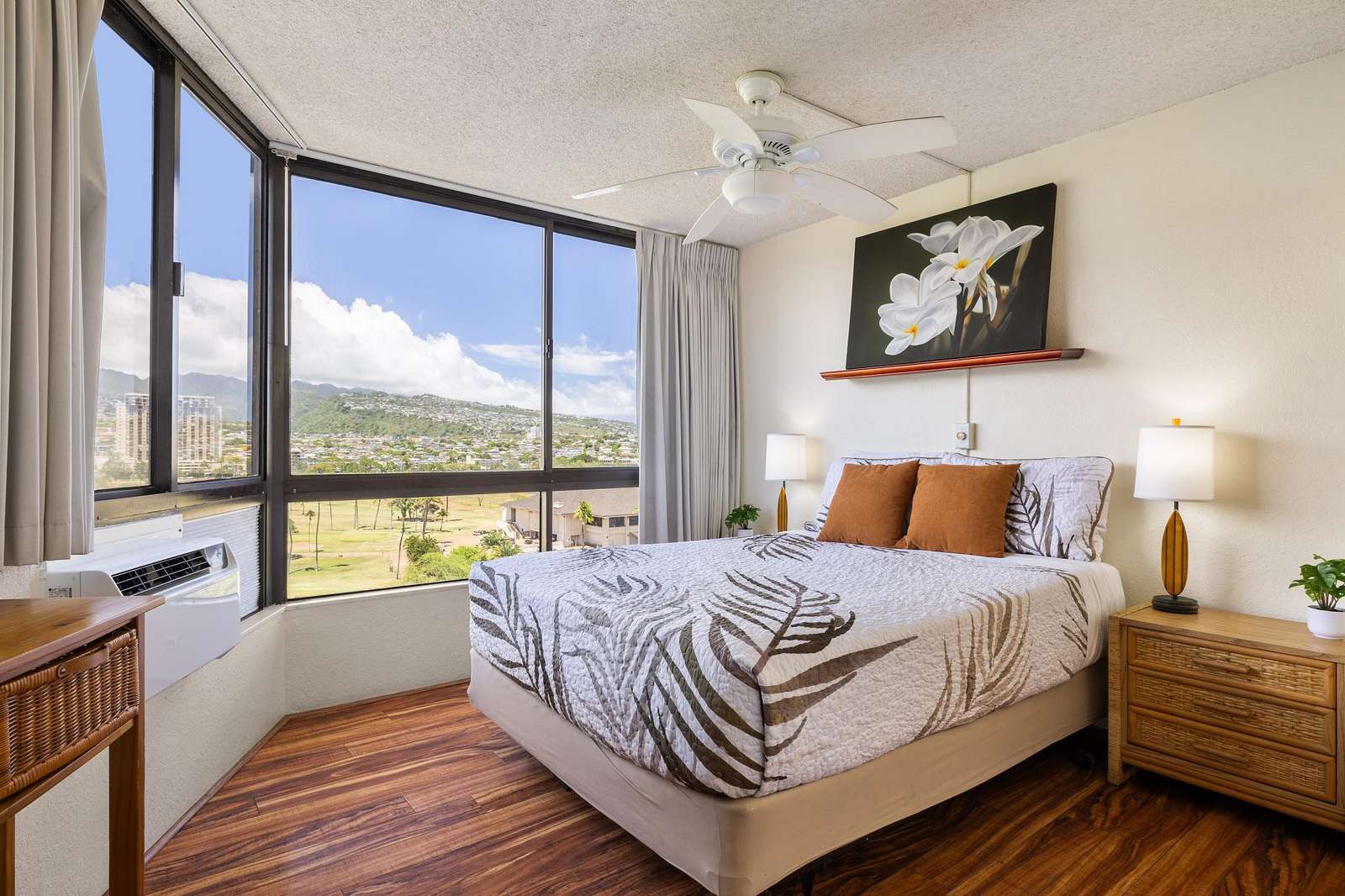 Enjoy cool trade winds and spectacular mountain views! 2Bd 1Ba w/parking! Preview 0