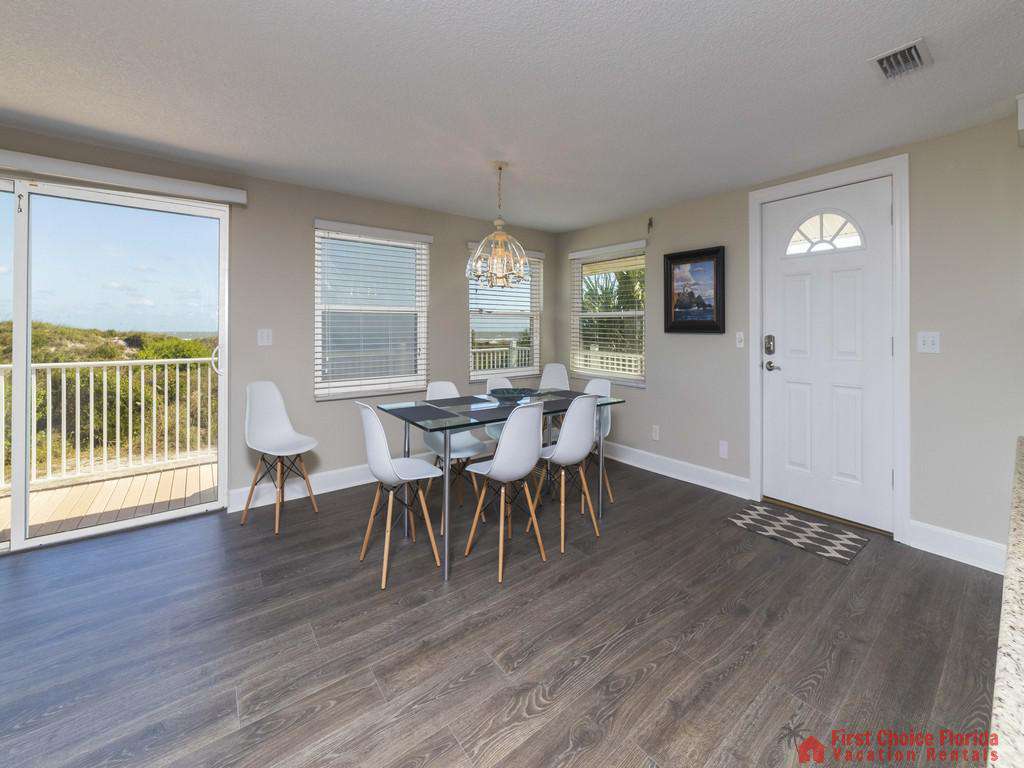 Beach Retreat Dining Area