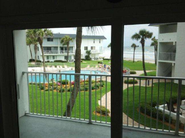 Ocean Front Beautifully decorated condo Preview 0