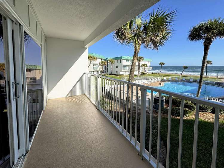 Ocean Front Beautifully decorated condo Preview 0