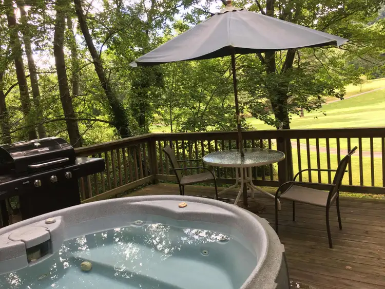 Hole in One - Hot Tub, Fishing, Fireplace, Views, Wi-Fi, Pet-Friendly Preview 0