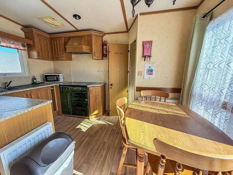 13009L⛱️ – Lee’s Caravan, 2 bed, 6 berth caravan with central lounge. Ruby rated. Preview 4