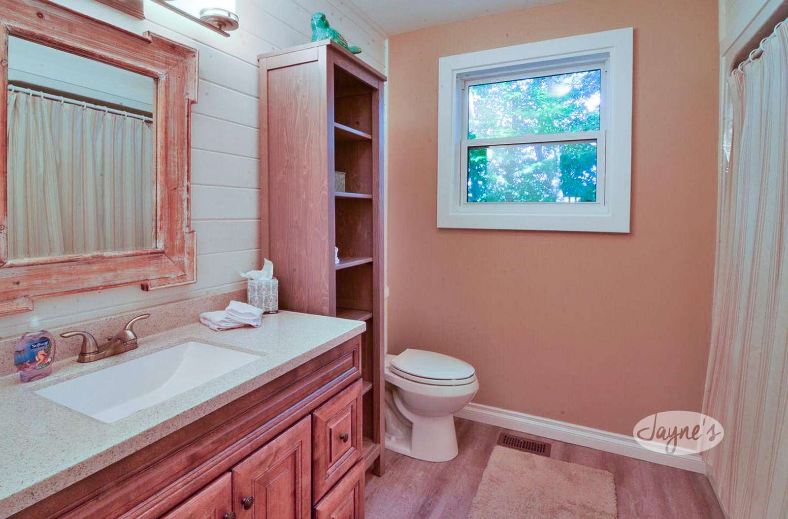 Main Floor 3 piece Tub/Shower Combo