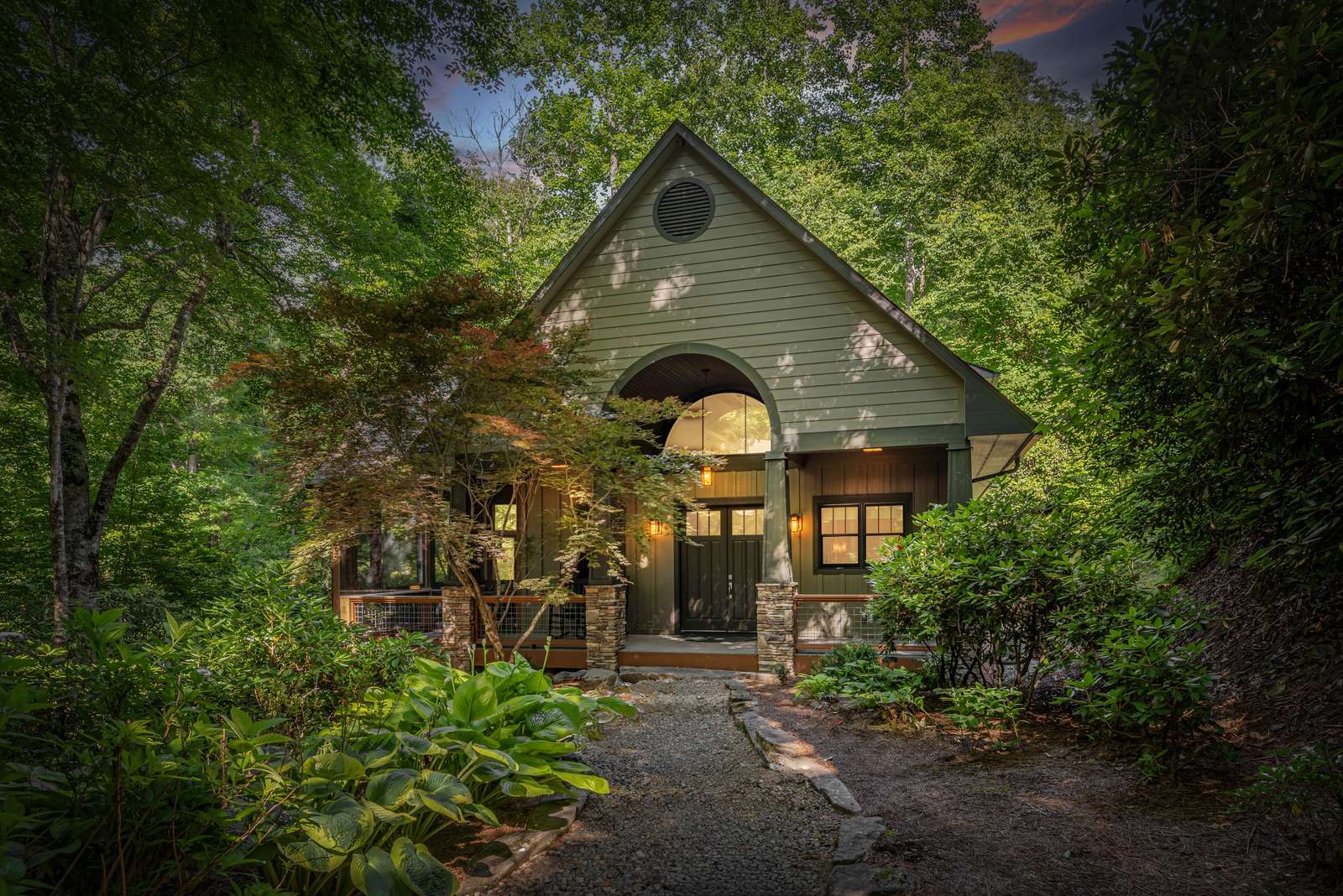 Relax, Star Gaze, and Enjoy Luxury along side Watia Creek - property