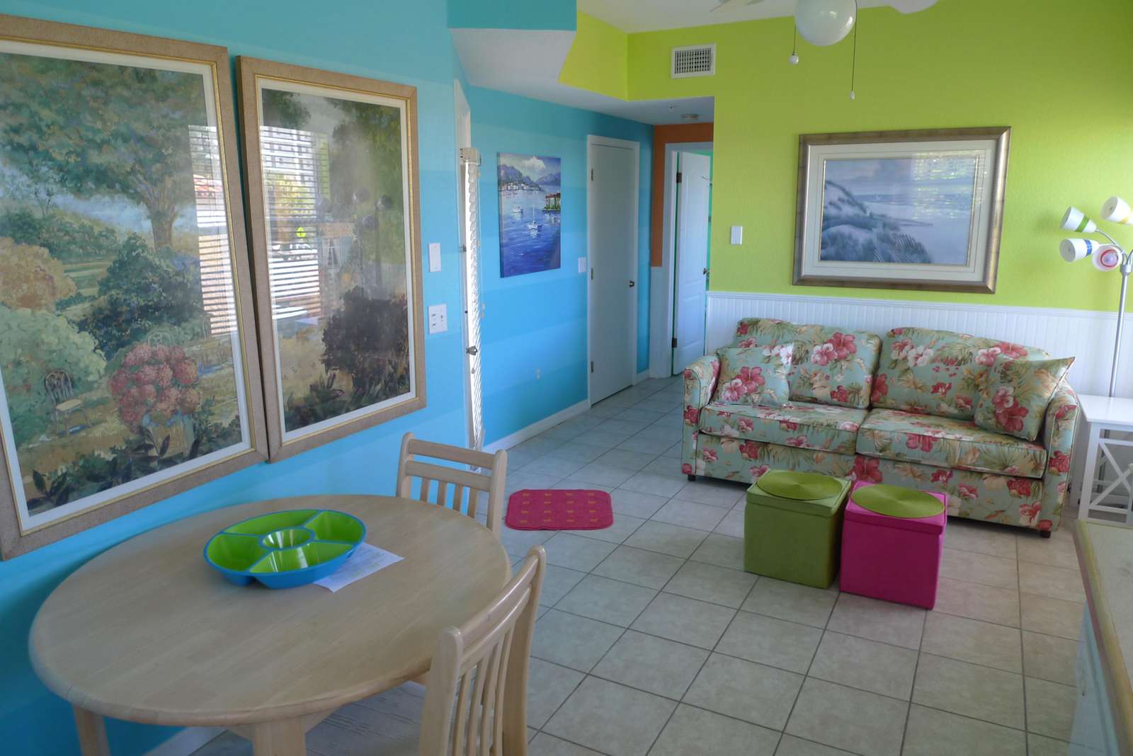 Livingroom dining area - property