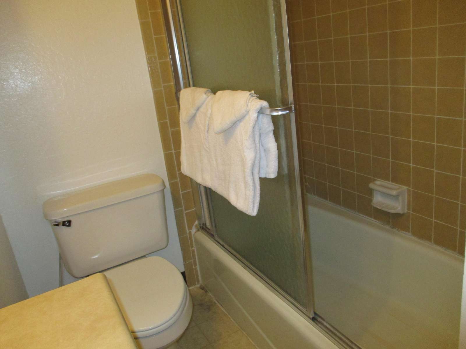 Shower/tub.