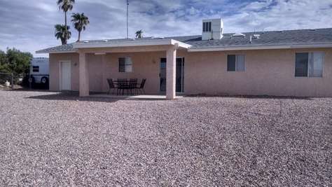 Big yard w covered patio
