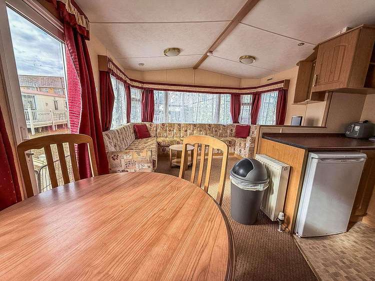 13010L⛱️ – Lee’s Caravan, 2 bed, 6 berth caravan with decking and D/G & C/H. Ruby rated Preview 5