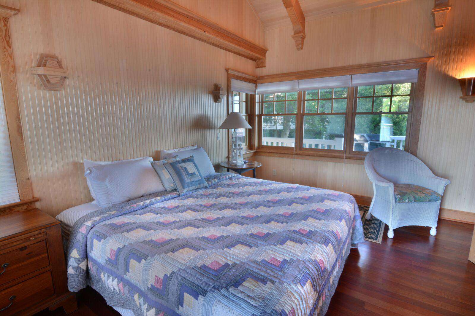 Boathouse king bed