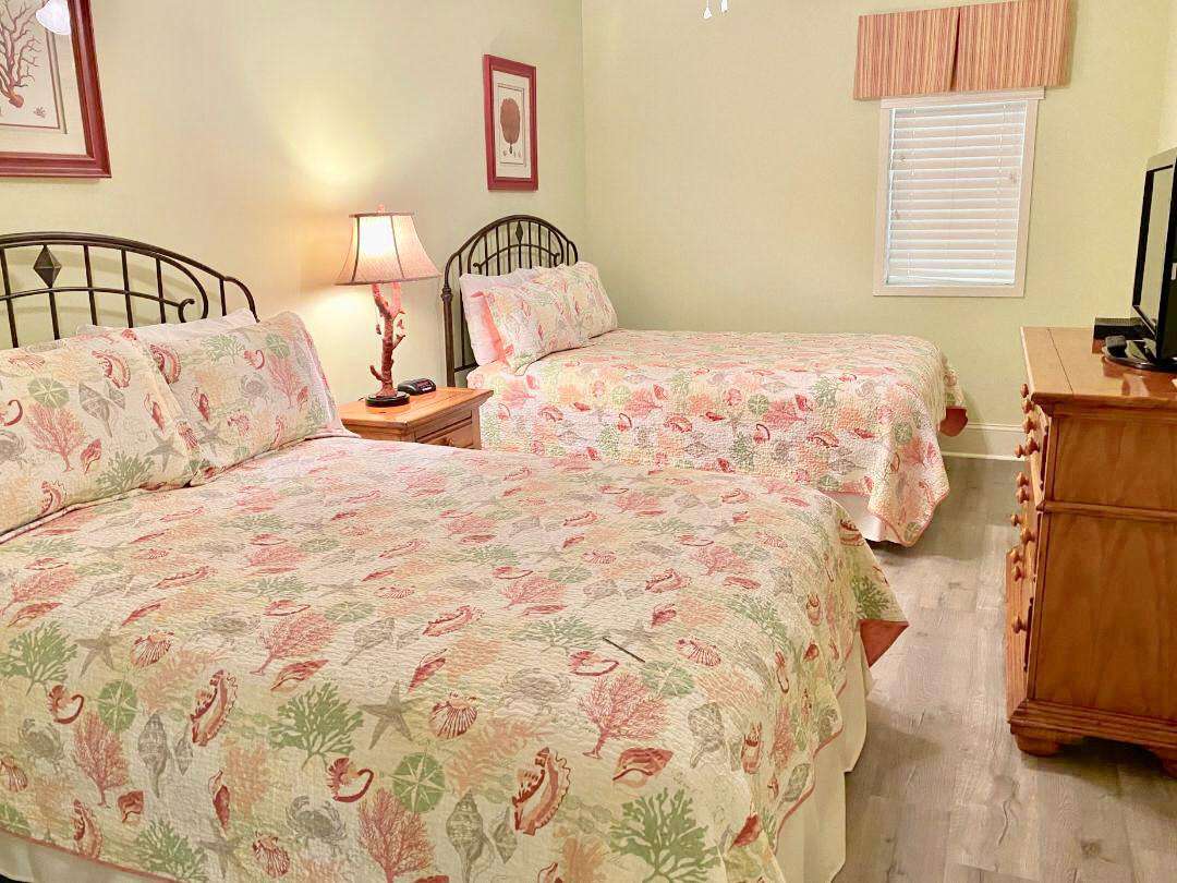 Guest room 2, 2 Queen beds
