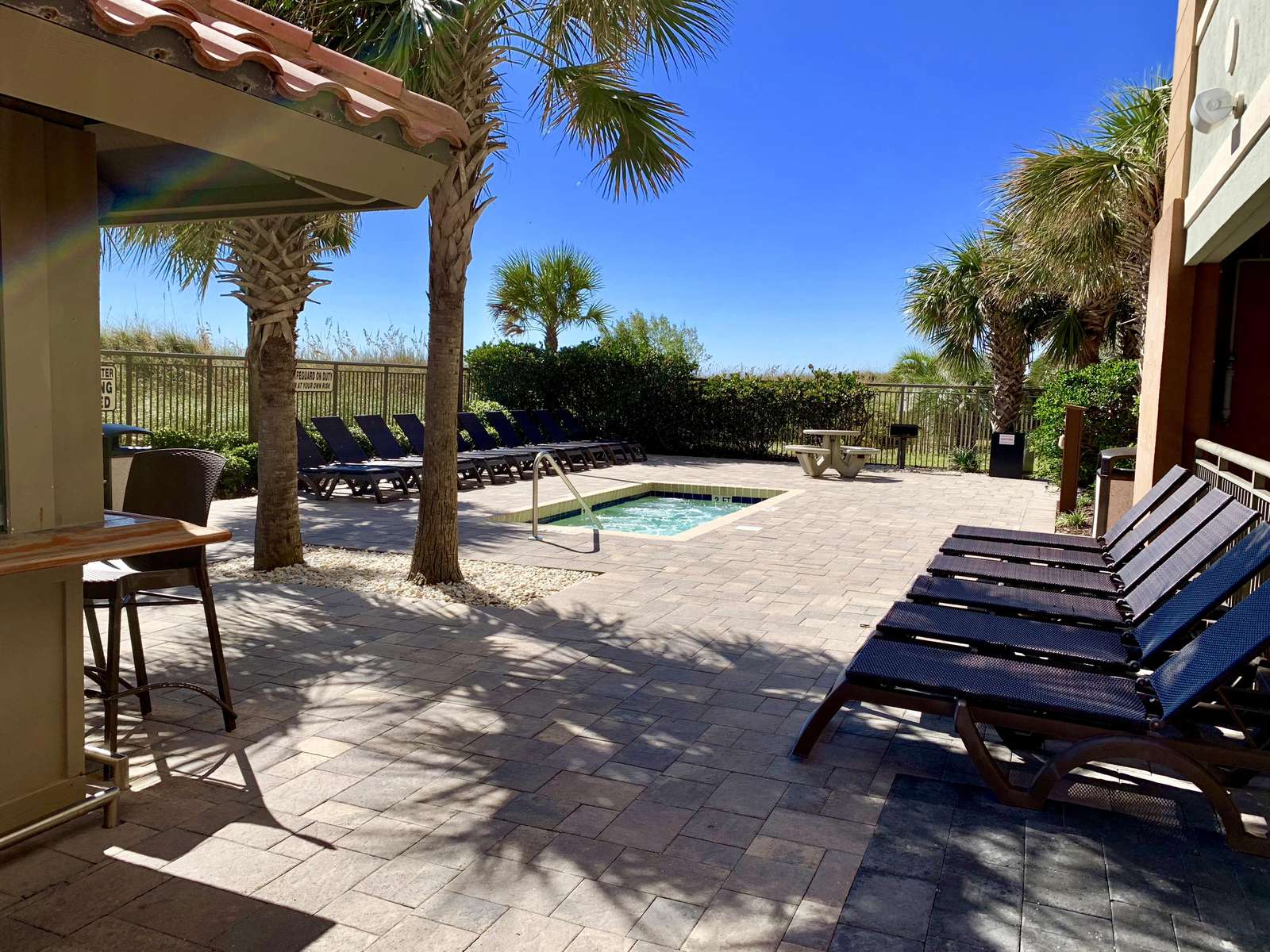 Seasonal tiki bar