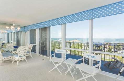 Dining rm with view