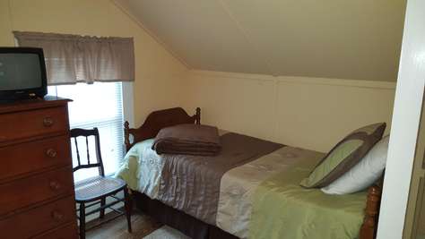 2nd floor bedroom 3 twin