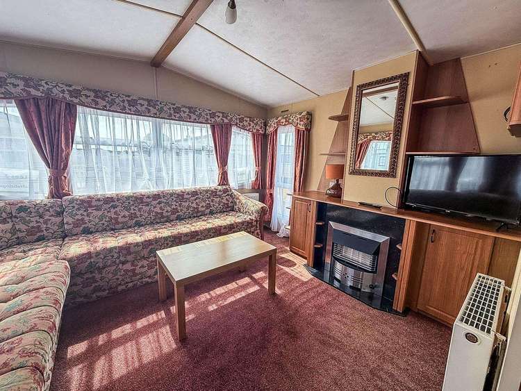 13002L⛱️ – Lee’s Caravan, 2 bed, 6 berth caravan with side decking, D/G and C/H. Ruby rated. Preview 5