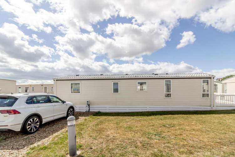 40126ND⭐ – North Denes, 2 bed, 6 berth caravan with decking. Diamond rated. Preview 4