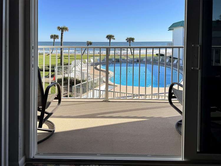 Ocean Front Beautifully decorated condo Preview 0