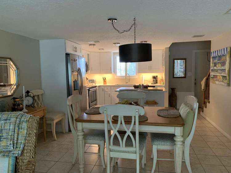 Ocean Front Beautifully decorated condo Preview 0