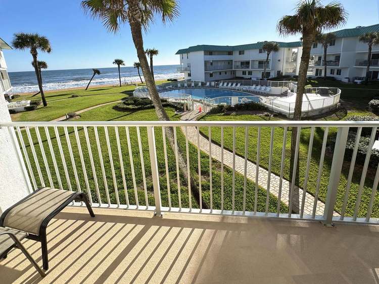Ocean Front Beautifully decorated condo Preview 0