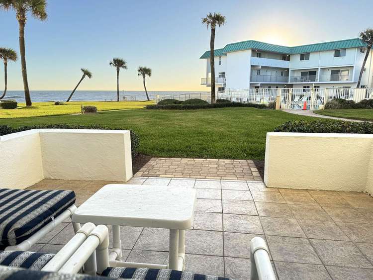 Ocean Front Beautifully decorated condo Preview 0