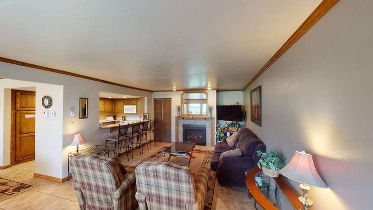 Royal Queen Suite Condo Preview 0