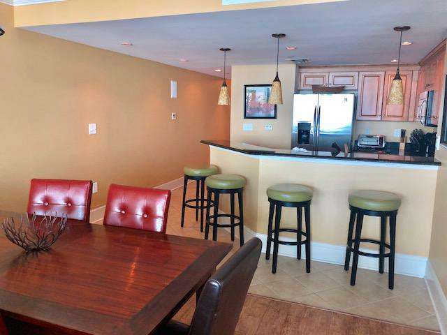 Breakfast bar, granite tops