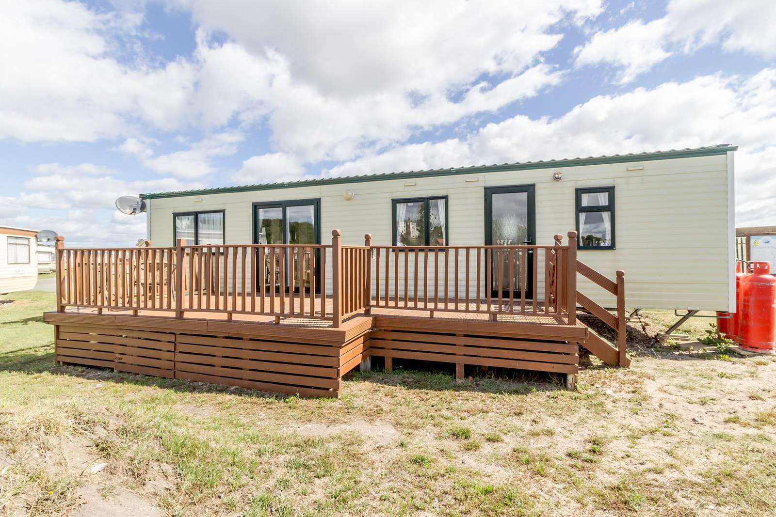 Large decking, perfect for families