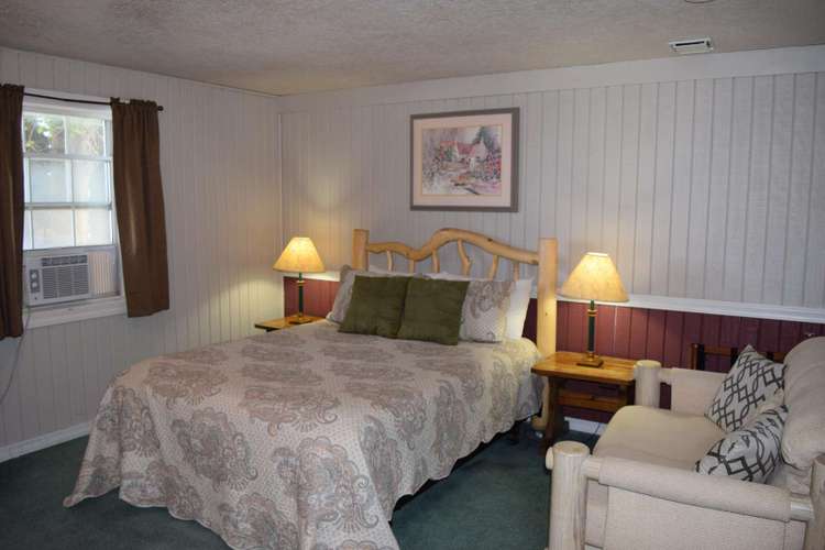 #1 – Walton Room – 1 Queen with Private Bath Preview 0