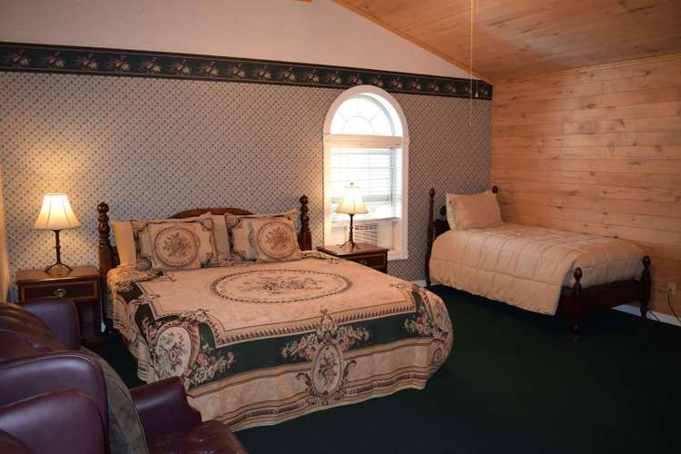 #2 – Corbin Room – 1 King, 1 Twin with Private Bath Preview 0