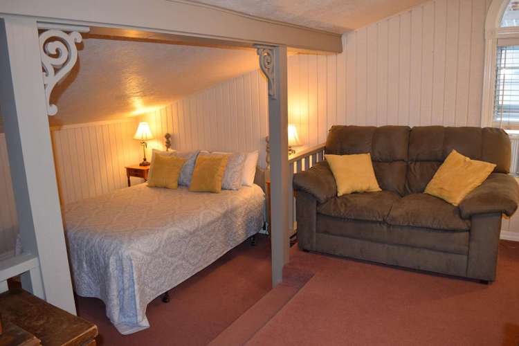 #3 – Bailey Room – 1 Queen, 1 Bunk with Private Bath Preview 0