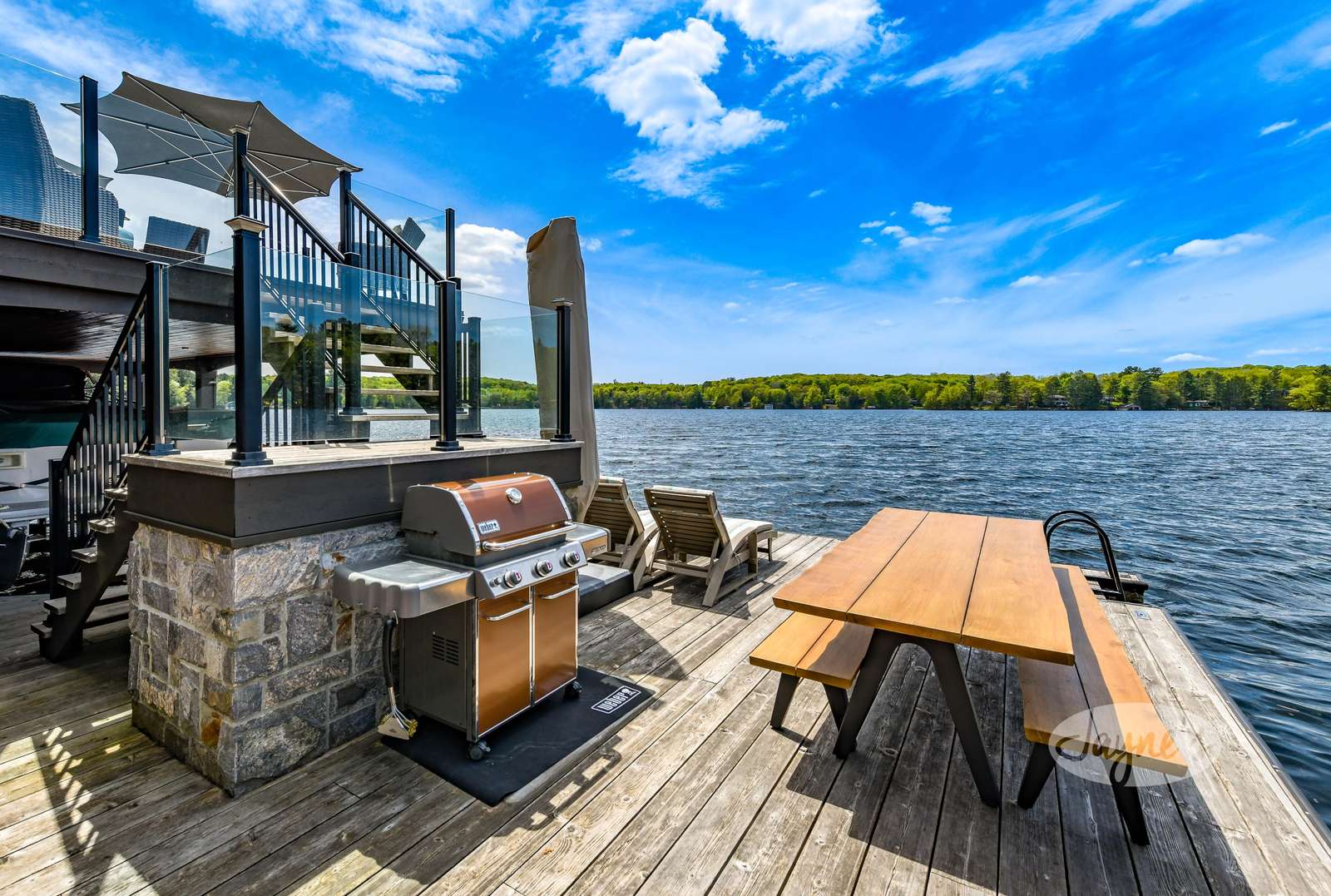 Boathouse BBQ & Picnic Table