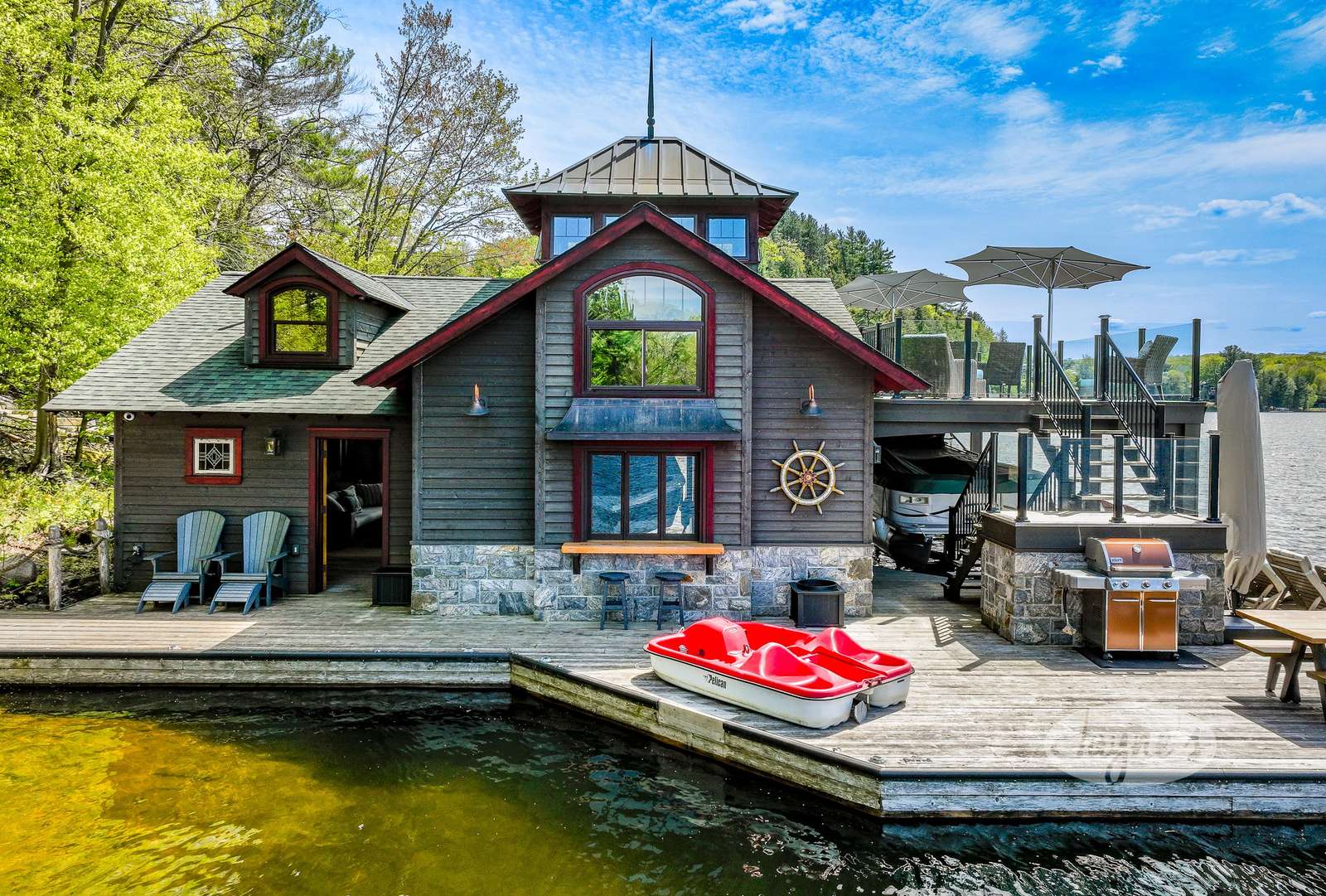 Boathouse & Features