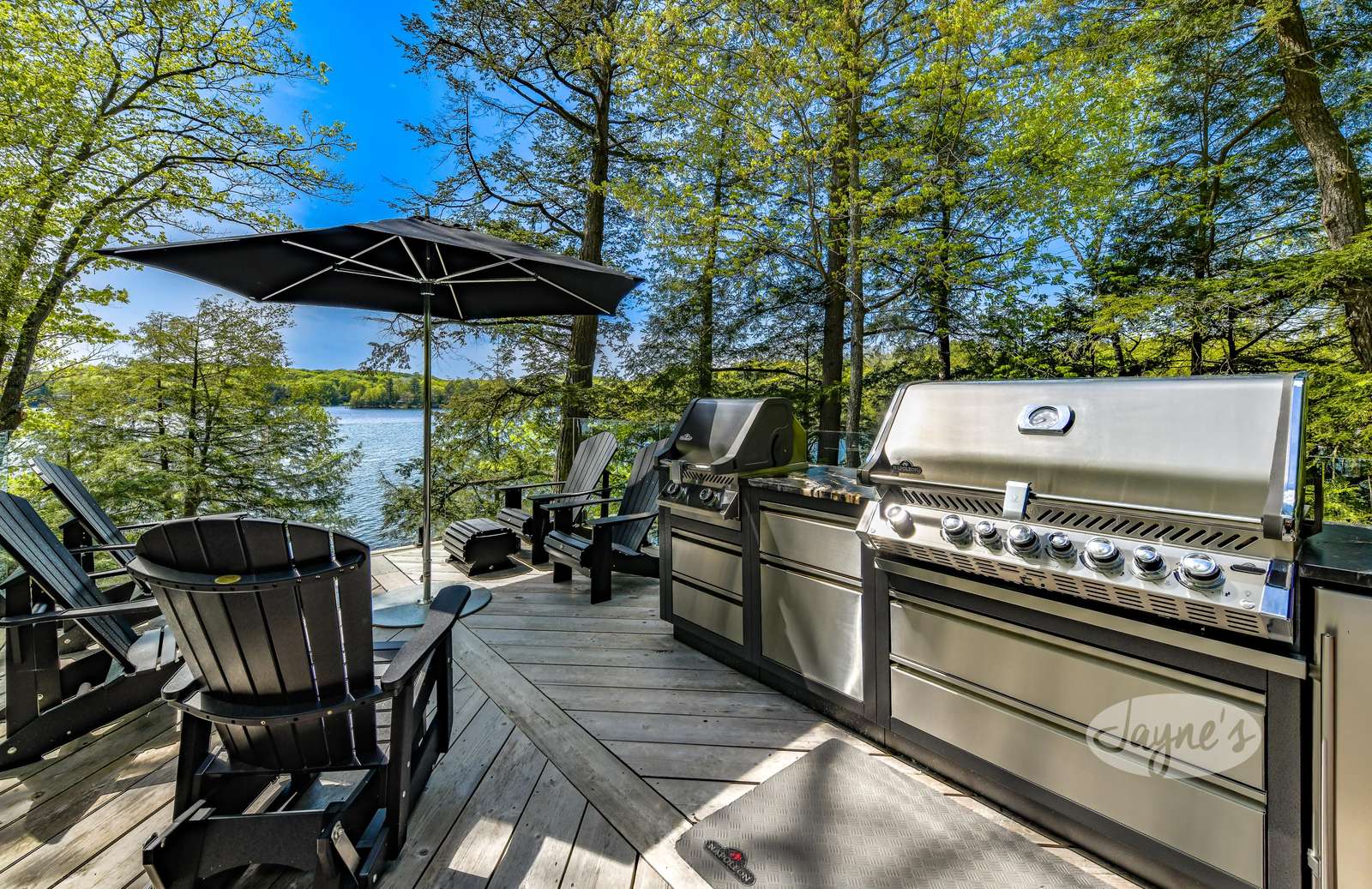 Main Deck, Seating & Outdoor BBQ Kitchen