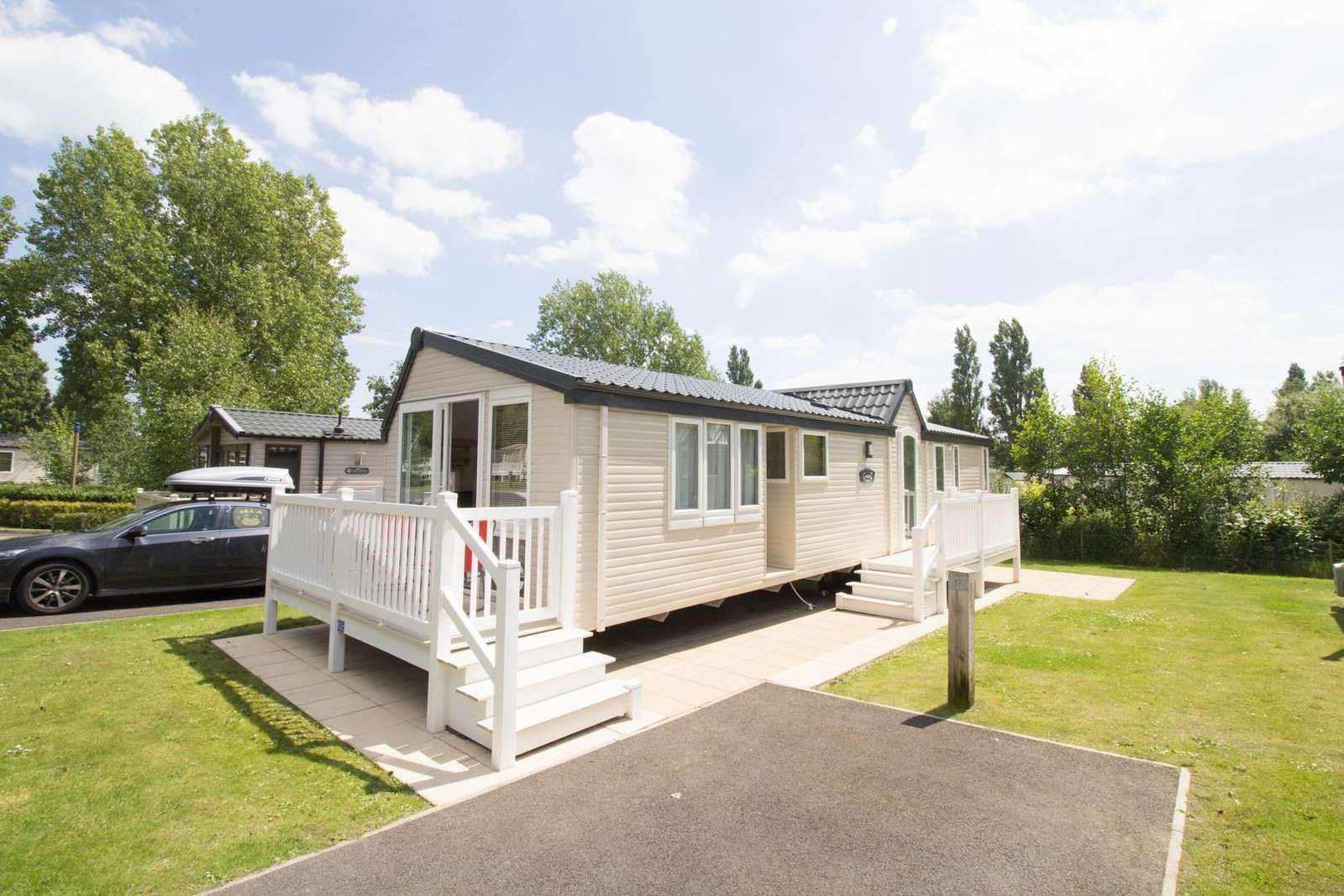 Platinum caravan at Haven Hopton with decking available to rent for 2017