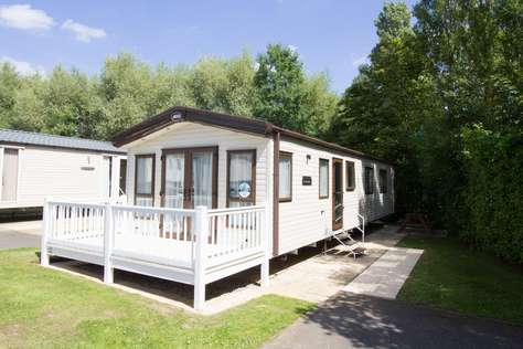 Stunning modern caravan with decking for hire at Haven Hopton Holiday village