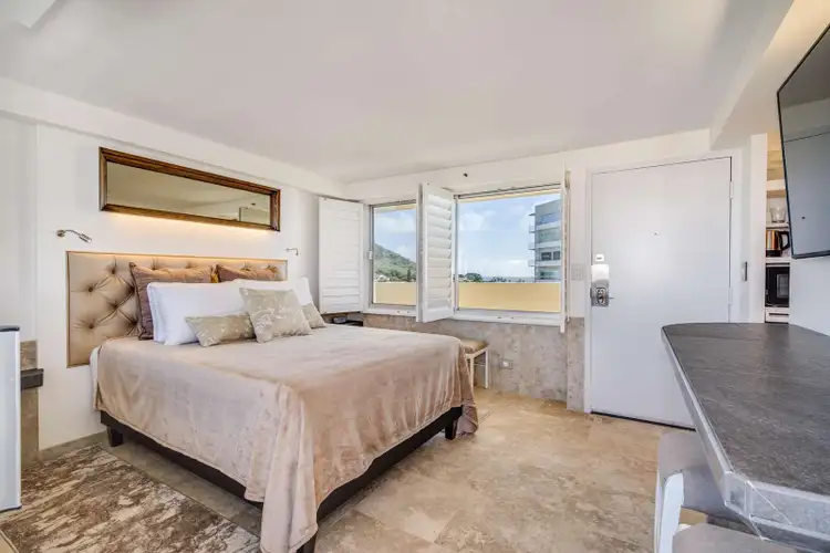 Diamond Head Penthouse Studio w/Balcony Preview 0