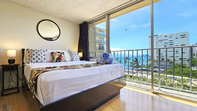 Diamond Head 902 Studio w/Kitchen Preview 0